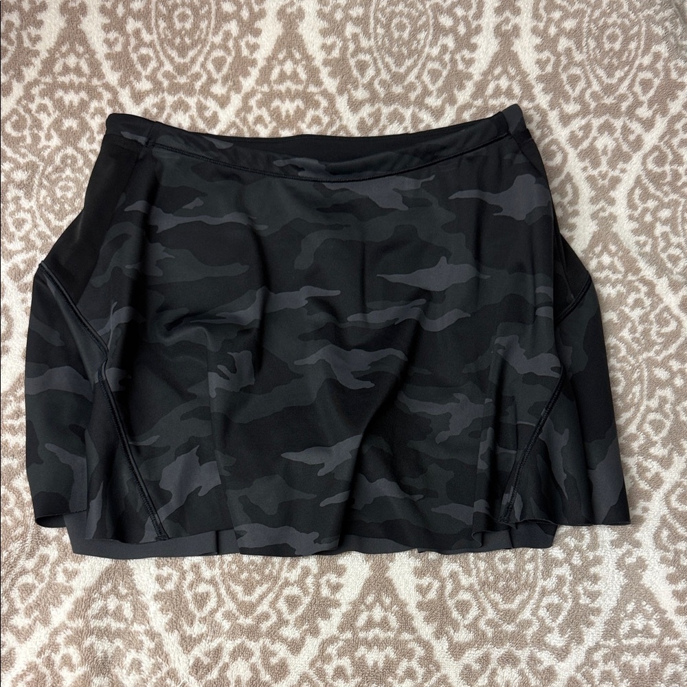 Athleta Match Point Skort - black camo - XS